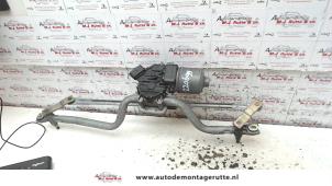 Used Wiper motor + mechanism Renault Clio II (BB/CB) 1.2 16V Price on request offered by Autodemontage M.J. Rutte B.V.