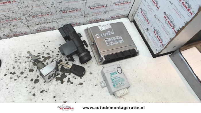 Gebrauchte Zündschloss + Steuergerät Landrover Range Rover III (LM) 2.9 TD6 24V Preis auf Anfrage angeboten von Autodemontage M.J. Rutte B.V.