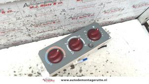 Usados Panel de control de calefacción Renault Twingo (C06) 1.2 Precio de solicitud ofrecido por Autodemontage M.J. Rutte B.V.
