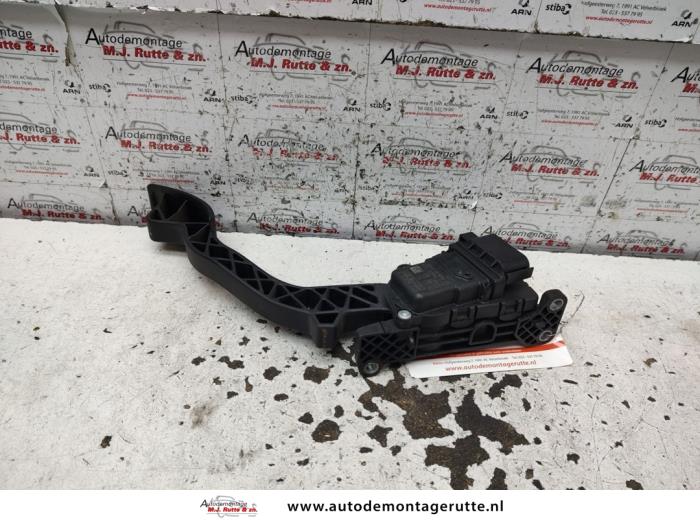 Accelerator pedal from a Ford Focus C-Max 1.8 16V 2004