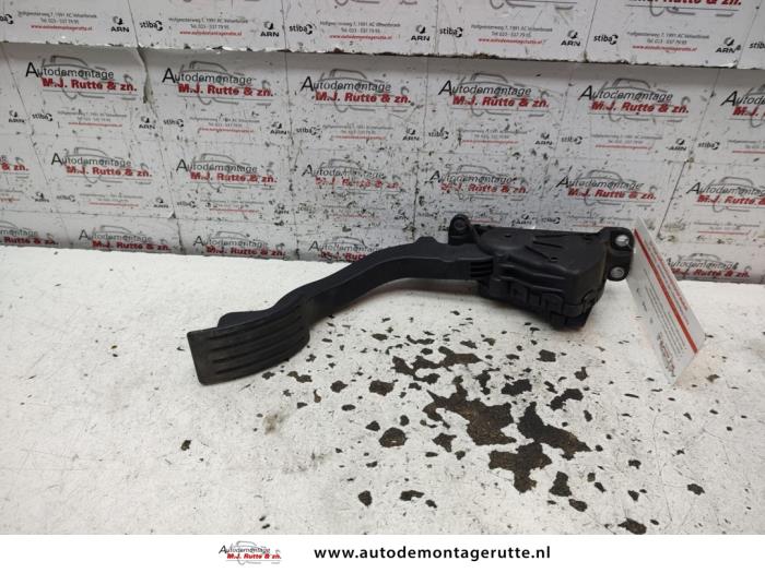 Accelerator pedal from a Ford Focus C-Max 1.8 16V 2004