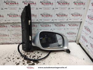 Used Wing mirror, right Volkswagen Touran (1T1/T2) 1.6 FSI 16V Price on request offered by Autodemontage M.J. Rutte B.V.