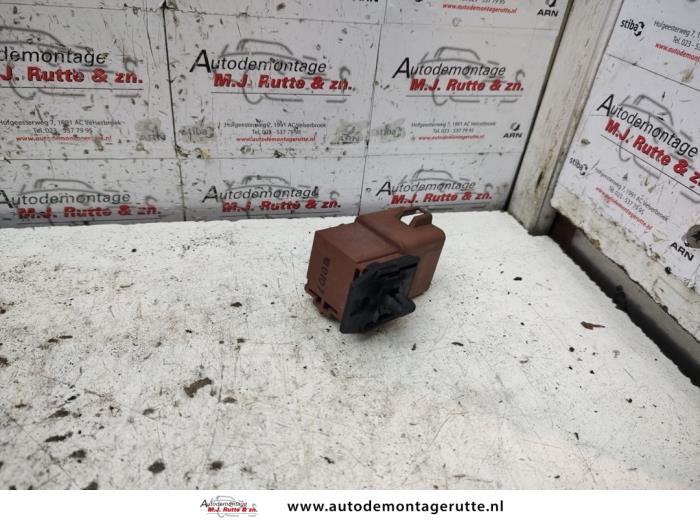 Relay from a Peugeot 207 CC (WB) 1.6 16V 2007