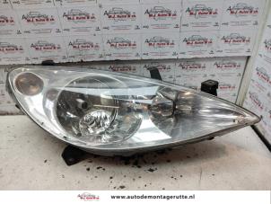 Used Headlight, right Peugeot 307 Break (3E) 1.6 16V Price on request offered by Autodemontage M.J. Rutte B.V.