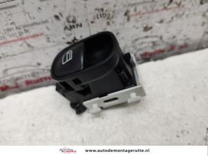 Used Electric window switch Mercedes CLK (W209) 1.8 200 K 16V Price on request offered by Autodemontage M.J. Rutte B.V.