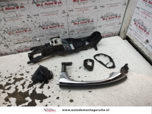 Used Door handle 2-door, right Mercedes CLK (W209) 1.8 200 K 16V Price on request offered by Autodemontage M.J. Rutte B.V.
