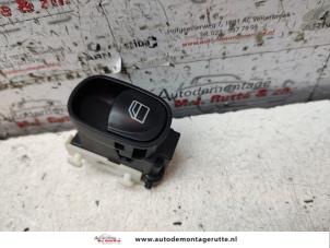 Gebrauchte Elektrisches Fenster Schalter Mercedes CLK (W209) 1.8 200 K 16V Preis auf Anfrage angeboten von Autodemontage M.J. Rutte B.V.