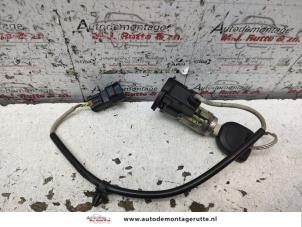 Used Door lock cylinder, left Citroen Saxo 1.1i X,SX Price on request offered by Autodemontage M.J. Rutte B.V.