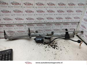Used Wiper motor + mechanism Mercedes CLK (W209) 1.8 200 K 16V Price on request offered by Autodemontage M.J. Rutte B.V.