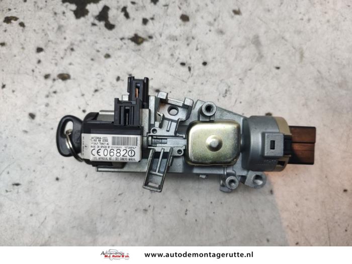 Ignition lock + computer from a Mazda 2 (NB/NC/ND/NE) 1.4 16V 2003