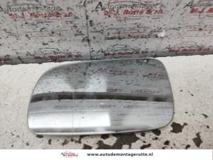 Używane Szyba lusterka lewego Seat Leon (1M1) 1.6 16V Cena na żądanie oferowane przez Autodemontage M.J. Rutte B.V.