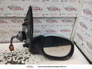 Gebrauchte Außenspiegel rechts Peugeot 206 (2A/C/H/J/S) 1.6 16V Preis auf Anfrage angeboten von Autodemontage M.J. Rutte B.V.