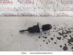 Used Door lock cylinder, right Volkswagen Golf IV (1J1) 1.8 20V Price on request offered by Autodemontage M.J. Rutte B.V.