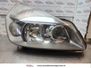 Used Headlight, right Renault Espace (JK) 3.5 V6 24V Grand Espace Price on request offered by Autodemontage M.J. Rutte B.V.