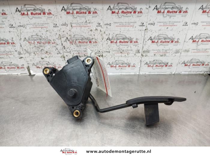 Accelerator pedal Nissan Micra 1.2 16V - 18002AX700