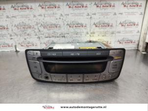 Usados Radio Toyota Aygo (B10) 1.0 12V VVT-i Precio de solicitud ofrecido por Autodemontage M.J. Rutte B.V.