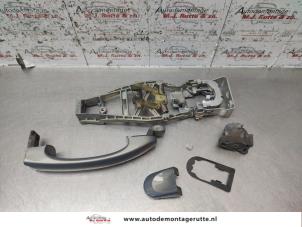 Used Front door handle 4-door, right Volkswagen Touran (1T1/T2) 1.4 16V TSI 140 Price on request offered by Autodemontage M.J. Rutte B.V.