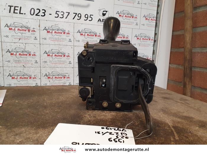 Automatic gear selector from a Mercedes-Benz CLK (R208) 2.3 230K 16V 1999