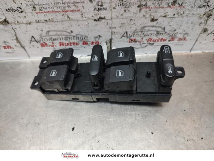 Usados Interruptor combinado de ventanillas Skoda Fabia (6Y2) 1.4i Precio de solicitud ofrecido por Autodemontage M.J. Rutte B.V.