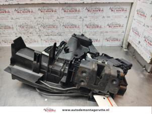 Used Door lock mechanism 4-door, front left Ford Focus 2 Wagon 1.6 16V Price on request offered by Autodemontage M.J. Rutte B.V.