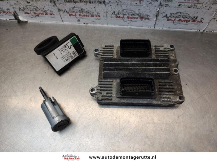 Used Ignition lock + computer Opel Astra G (F67) 2.2 16V Price € 125,00 Margin scheme offered by Autodemontage M.J. Rutte B.V.