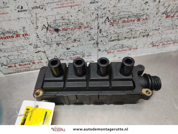 Ignition coil from a BMW 3 serie (E46/4) 318i 2001