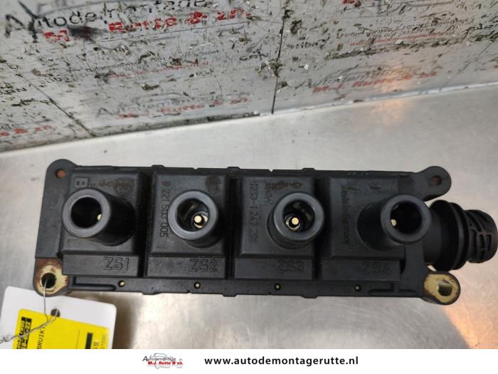 Ignition coil from a BMW 3 serie (E46/4) 318i 2001