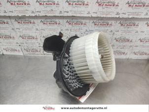 Usagé Moteur de ventilation chauffage Volvo V70 (SW) 2.4 20V 170 Prix € 50,00 Règlement à la marge proposé par Autodemontage M.J. Rutte B.V.