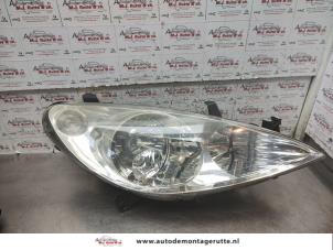 Used Headlight, right Peugeot 307 SW (3H) 1.6 16V Price on request offered by Autodemontage M.J. Rutte B.V.