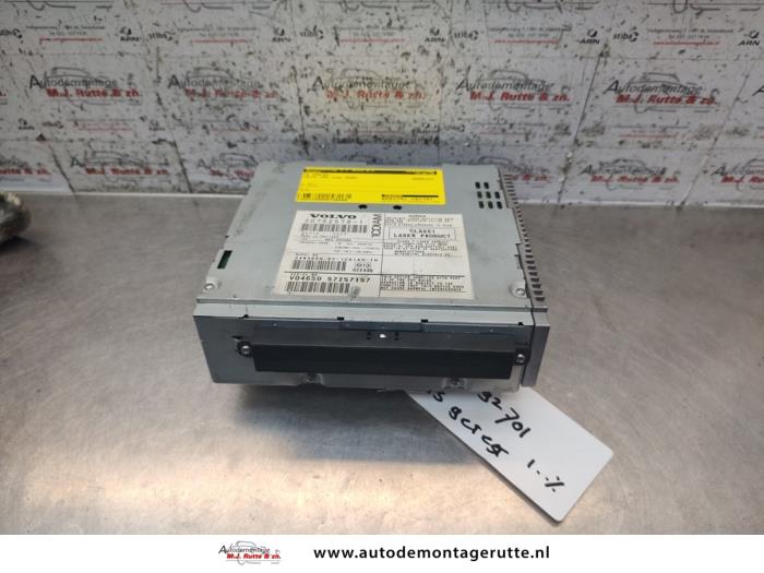 Używane Odtwarzacz CD Volvo V50 (MW) 1.6 D 16V Cena na żądanie oferowane przez Autodemontage M.J. Rutte B.V.