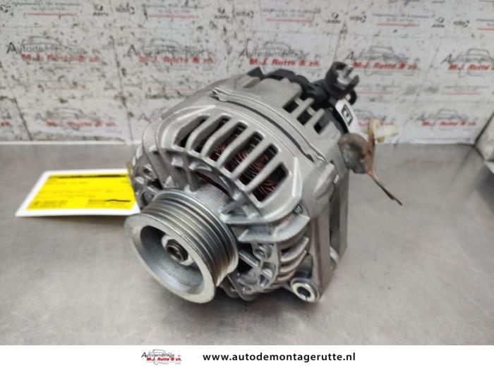 Begagnade Dynamo Honda Accord (CH) 1.8i 16V S,LS Pris på förfrågan erbjuds av Autodemontage M.J. Rutte B.V.
