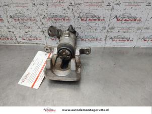 Used Rear brake calliper, right Renault Modus/Grand Modus (JP) 1.6 16V Price on request offered by Autodemontage M.J. Rutte B.V.
