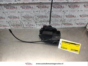 Used Rear door mechanism 4-door, right Renault Modus/Grand Modus (JP) 1.2 16V Price on request offered by Autodemontage M.J. Rutte B.V.