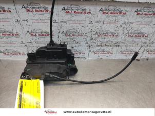 Used Door lock mechanism 2-door, left Renault Clio III (BR/CR) 1.2 16V TCe 100 Price on request offered by Autodemontage M.J. Rutte B.V.