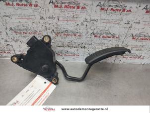Used Accelerator pedal Renault Clio III (BR/CR) 1.2 16V TCe 100 Price on request offered by Autodemontage M.J. Rutte B.V.