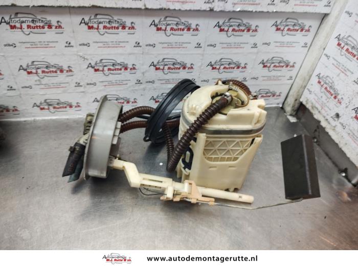 Usagé Pompe à carburant Volkswagen Passat (35I) 2.0i CL,GL,GT Prix sur demande proposé par Autodemontage M.J. Rutte B.V.