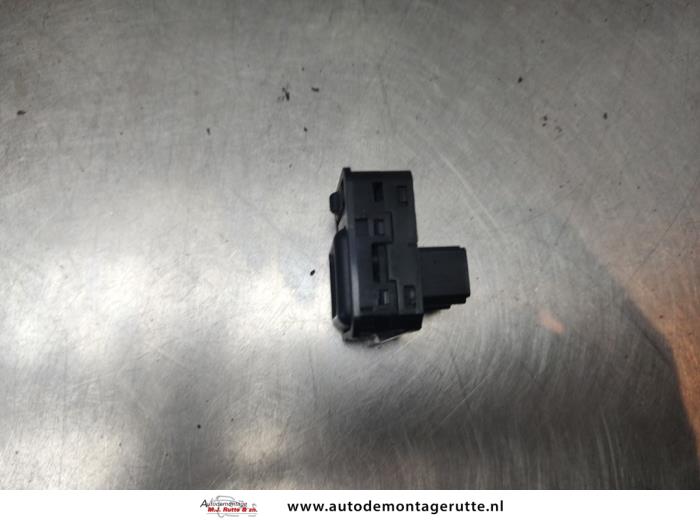 Mirror switch from a Toyota Avensis (T22) 1.8 16V VVT-i 2001