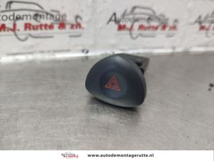 Used Panic lighting switch Renault Clio II (BB/CB) 1.2 16V Price on request offered by Autodemontage M.J. Rutte B.V.