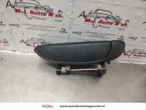 Used Door handle 2-door, right Renault Clio II (BB/CB) 1.2 16V Price on request offered by Autodemontage M.J. Rutte B.V.