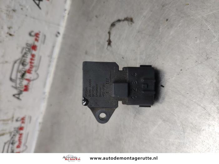 Begagnade Luftflödesmätare Nissan Note (E11) 1.4 16V Pris på förfrågan erbjuds av Autodemontage M.J. Rutte B.V.