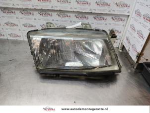 Used Headlight, right Saab 9-3 I (YS3D) 2.0,S 16V Price on request offered by Autodemontage M.J. Rutte B.V.