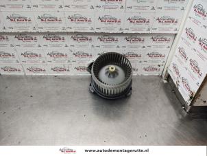 Usados Motor de ventilador de calefactor Toyota Yaris II (P9) 1.3 16V VVT-i Precio de solicitud ofrecido por Autodemontage M.J. Rutte B.V.