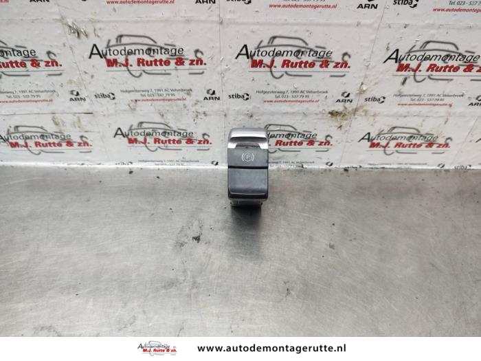 Gebrauchte Handbremse Schalter Audi A4 (B8) 1.8 TFSI 16V Preis auf Anfrage angeboten von Autodemontage M.J. Rutte B.V.