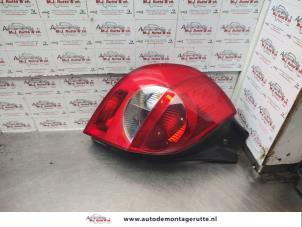 Used Taillight, left Renault Clio III (BR/CR) 1.6 16V Price € 35,00 Margin scheme offered by Autodemontage M.J. Rutte B.V.
