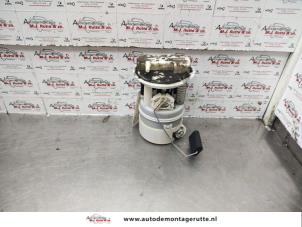 Used Electric fuel pump Renault Clio II (BB/CB) 1.2 Price on request offered by Autodemontage M.J. Rutte B.V.