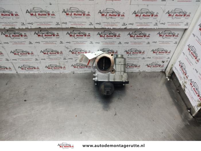 Używane Przepustnica Nissan Note (E11) 1.4 16V LPG Cena na żądanie oferowane przez Autodemontage M.J. Rutte B.V.