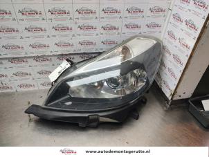 Used Headlight, left Renault Clio III (BR/CR) 1.6 16V Price on request offered by Autodemontage M.J. Rutte B.V.