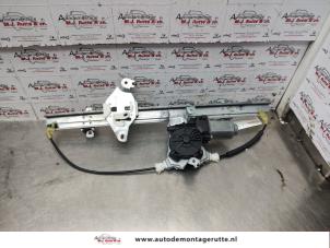 Used Window mechanism 4-door, front right Nissan Note (E11) 1.4 16V Price on request offered by Autodemontage M.J. Rutte B.V.