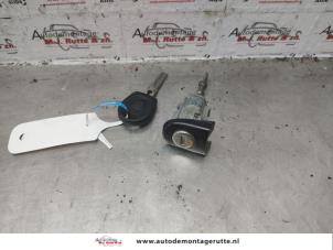 Used Door lock cylinder, left Seat Arosa (6H1) 1.4i Price on request offered by Autodemontage M.J. Rutte B.V.