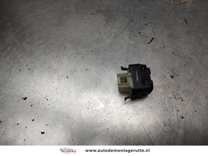 Electric window switch from a Volkswagen Golf III Cabrio (1E) 1.8 1996
